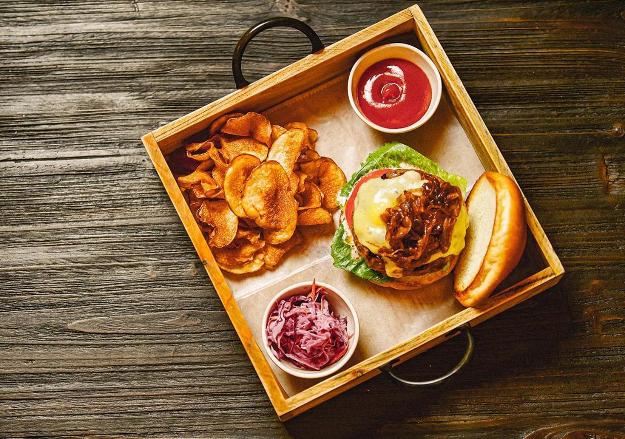 Apple Tree Inn 레녹스 외부 사진