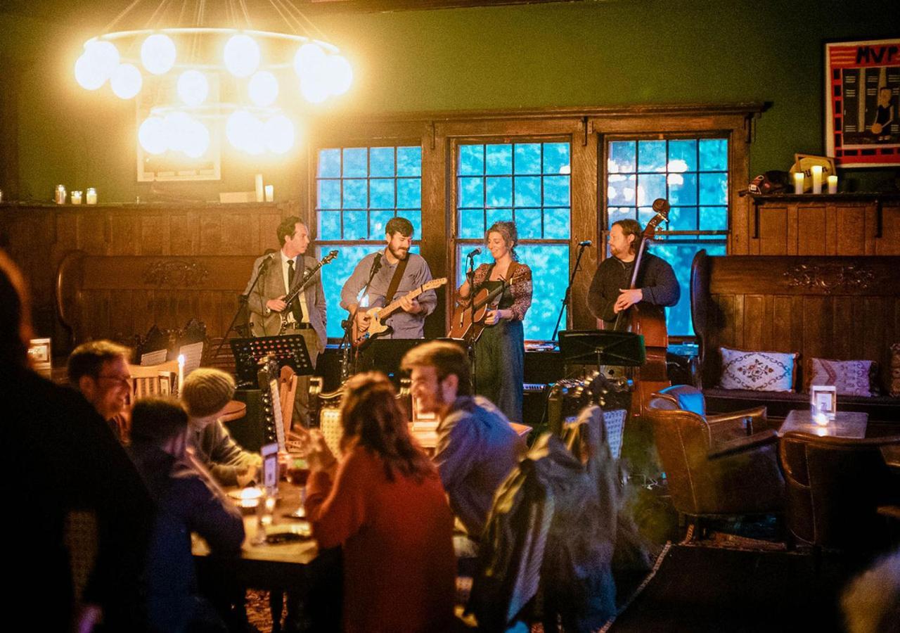 Apple Tree Inn 레녹스 외부 사진