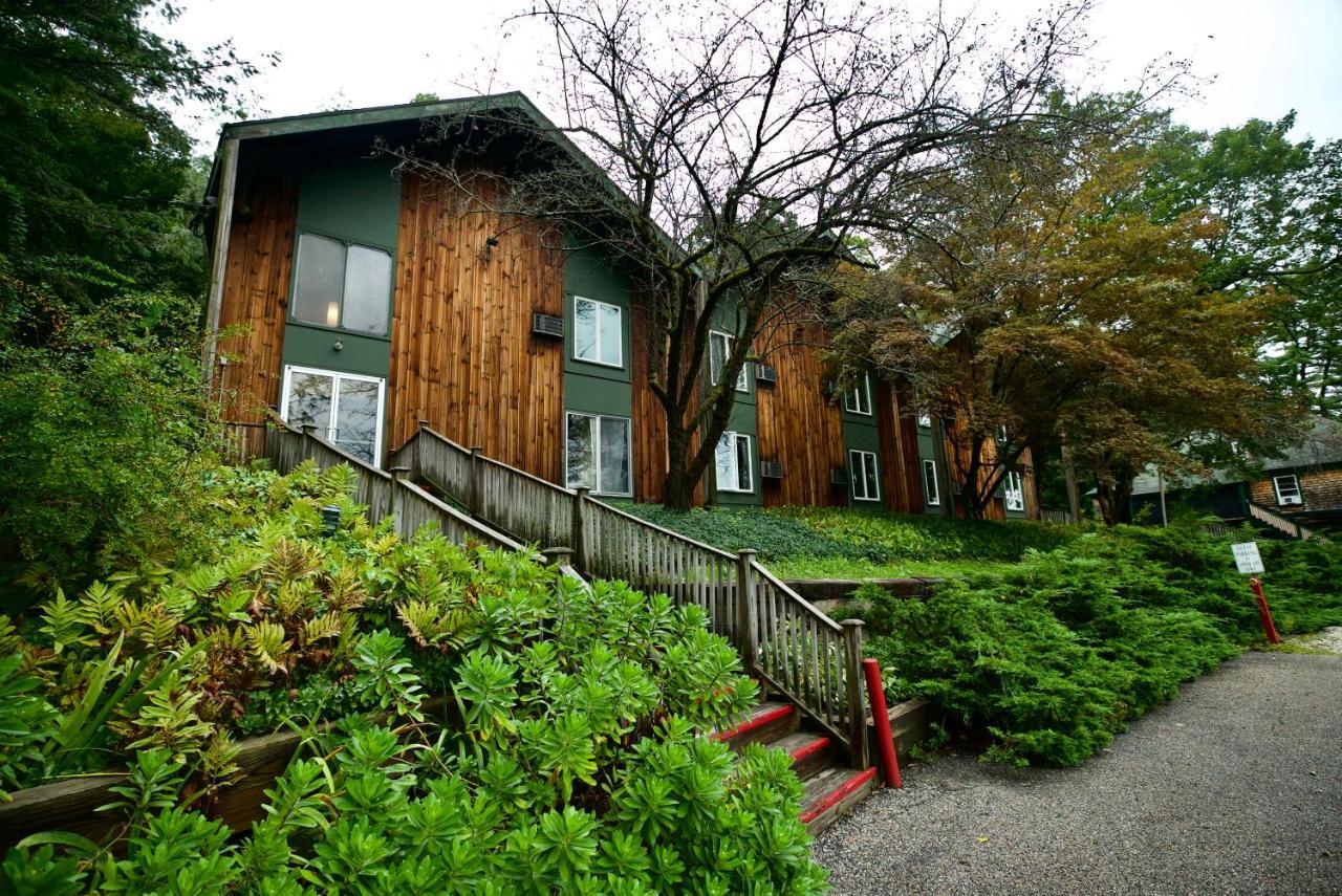 Apple Tree Inn 레녹스 외부 사진